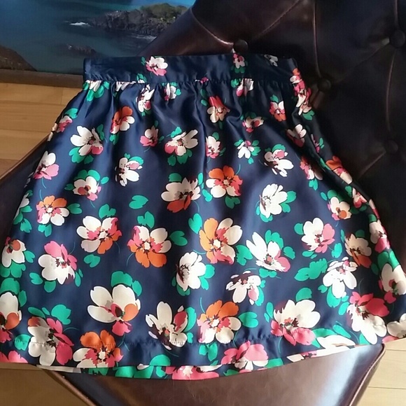 skirt silk with flowers - Picture 2 of 3