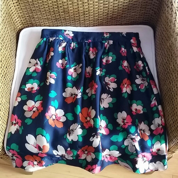skirt silk with flowers - Picture 3 of 3
