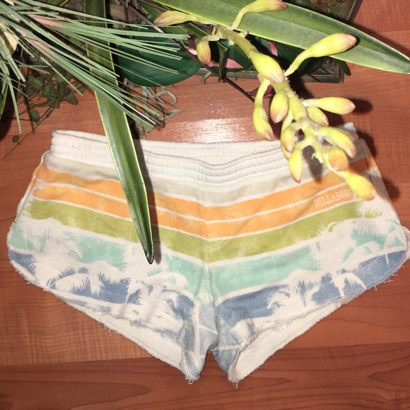 Fun, short flirty billabong shorts