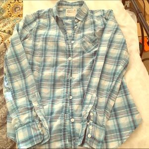 American Eagle Lightweight Boyfriend Button up