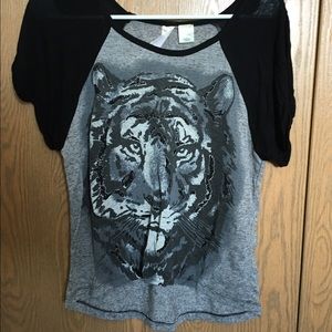 Black and grey quarter sleeve shirt