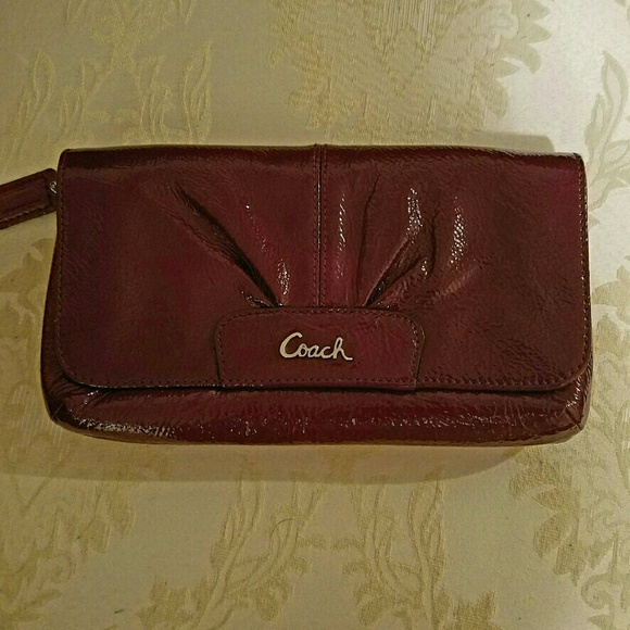🚫SOLD🛇  NWOT Authentic Coach wristlet