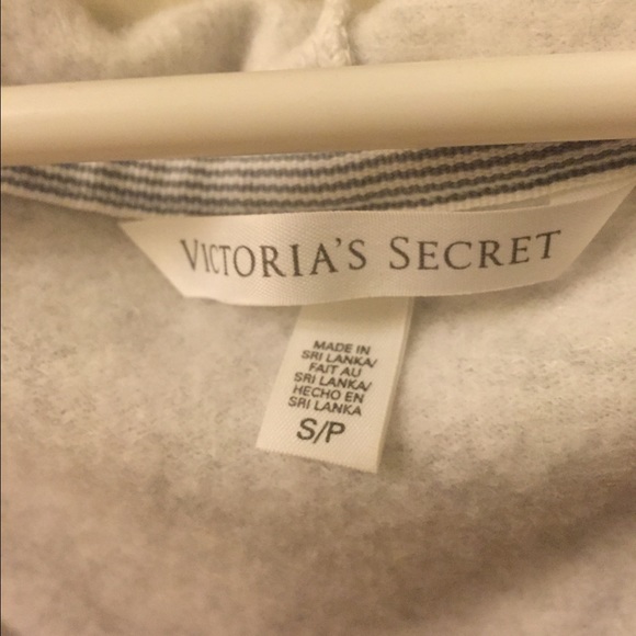 VICTORIA SECRET BEACH COVERUP - Picture 1 of 3