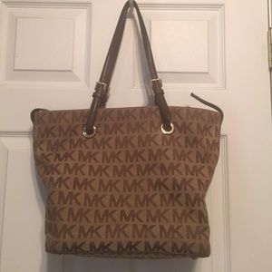 Michael Kors purse for sale!