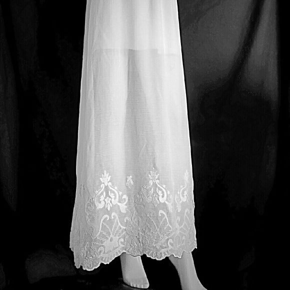 SHEER LACE MAXI SKIRT