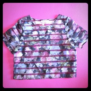 Striped floral blouse🌸fits a size XS very nicely