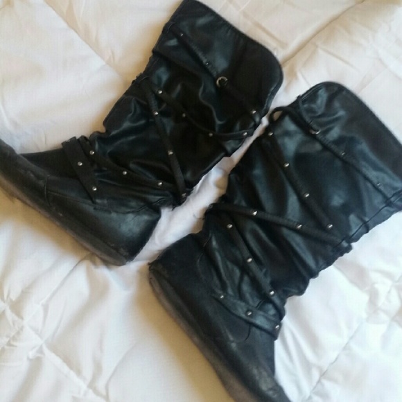 BLACK BOOTS W/ JEWELS