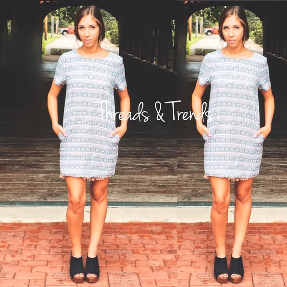 Dresses & Skirts - Abstract Print Shift Dress