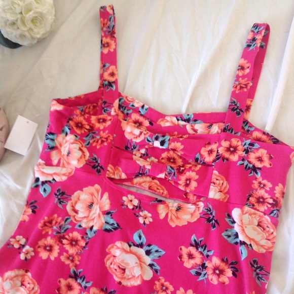 FLORAL CHARLOTTE RUSSE DRESS - Picture 2 of 3