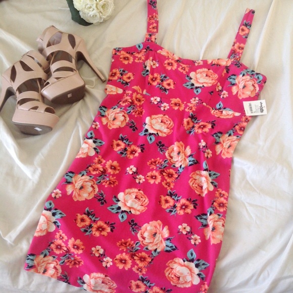 FLORAL CHARLOTTE RUSSE DRESS - Picture 3 of 3