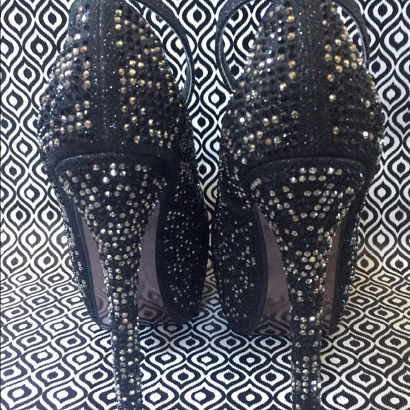 Heels - Picture 3 of 4