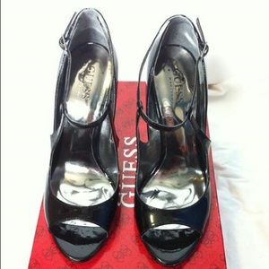 Brand New  Black GUESS Gwnaga - size 7M