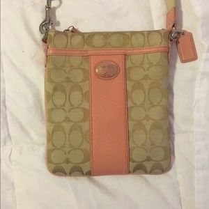 💘💕💝💓SMALL PINK COACH CROSSBODY BAG💘💕💝💓