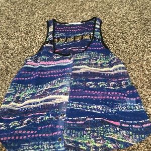 Loose tank top with slight open back