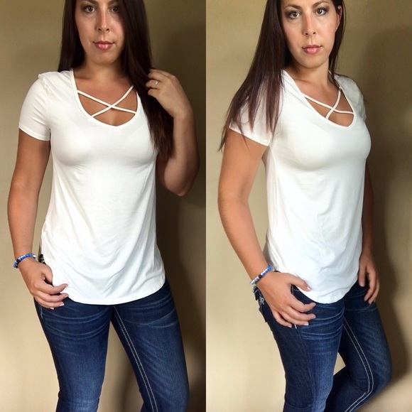 Fashionomics Other - ONLY 1 LEFT! 5 ⭐️ Rated Cross front V neck tee