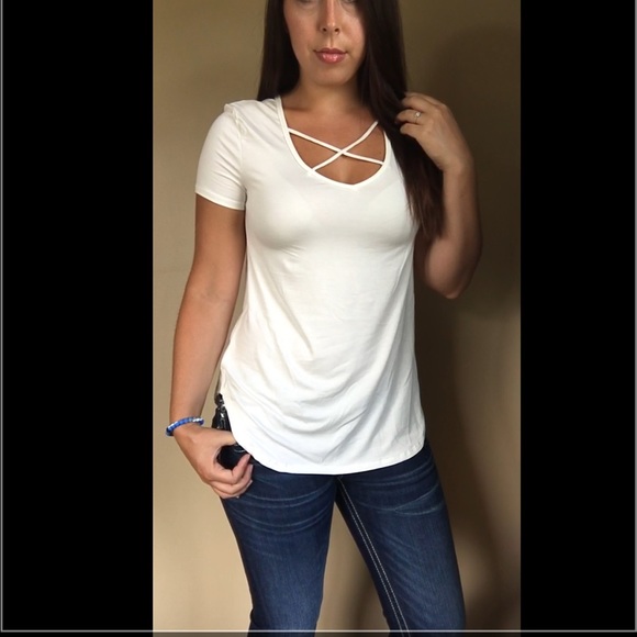 ONLY 1 LEFT! 5 ⭐️ Rated Cross front V neck tee - Picture 2 of 3