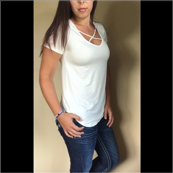ONLY 1 LEFT! 5 ⭐️ Rated Cross front V neck tee - Picture 3 of 3