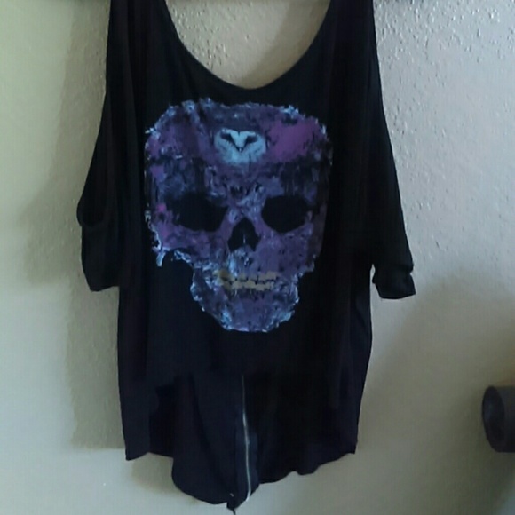 Skull pattern winged sleeve shirt