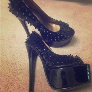 Rck Bella spiked high heels