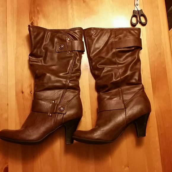 A.N.A a new approach size 7.5 heeled boots