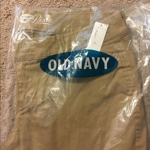 Old Navy Pixie Khaki Chinos size6 petite