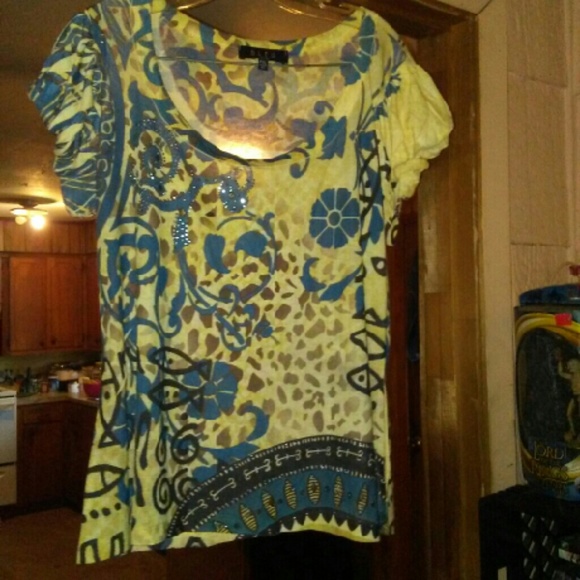 Shirt - Picture 2 of 4