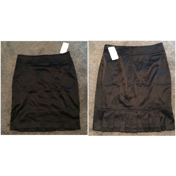 Forever 21 Skirt; NWT; Straight; Size small; Satin