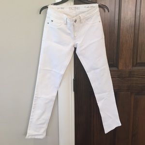 White skinny jeans