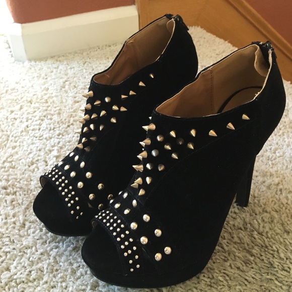 Foreign Exchange high heels