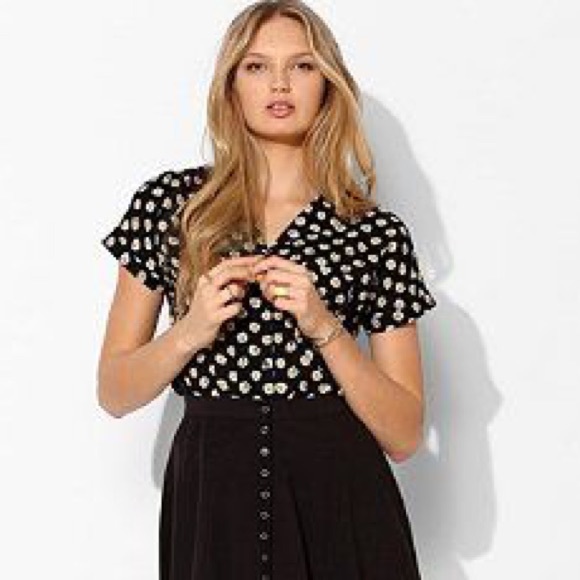 UO DAISY BLOUSE