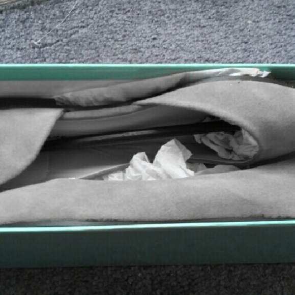 Shoes - Picture 2 of 3