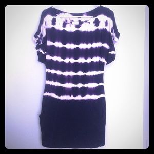 People tie dyed dress or long top
