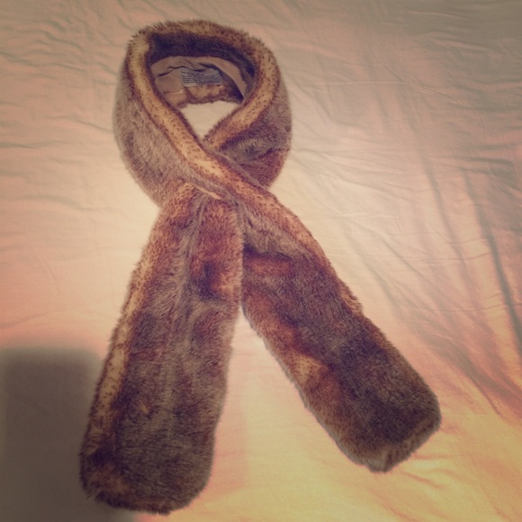 SOLD IN BUNDLE. NWOT Faux fur scarf