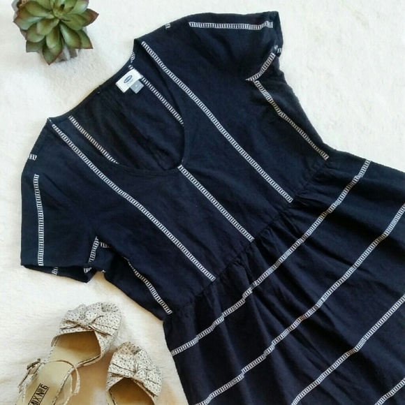 Old Navy Dresses & Skirts - Old Navy Embroidered Stripes Dress