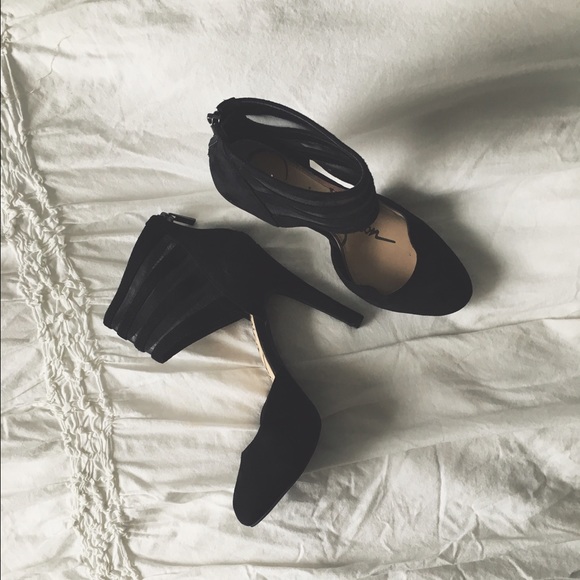 Jessica Simpson REDUCED Avalyn Black Suede Heels - Picture 1 of 4