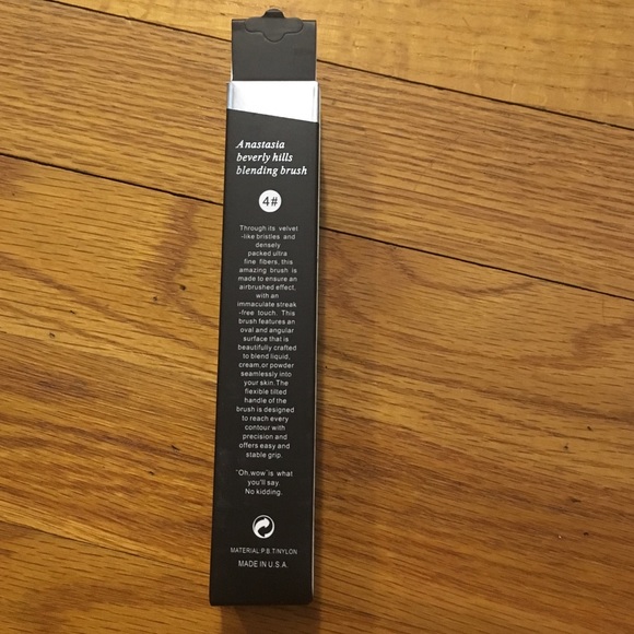 Foundation brush-NEW- - Picture 2 of 3