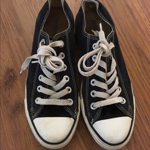 Black converse shoes