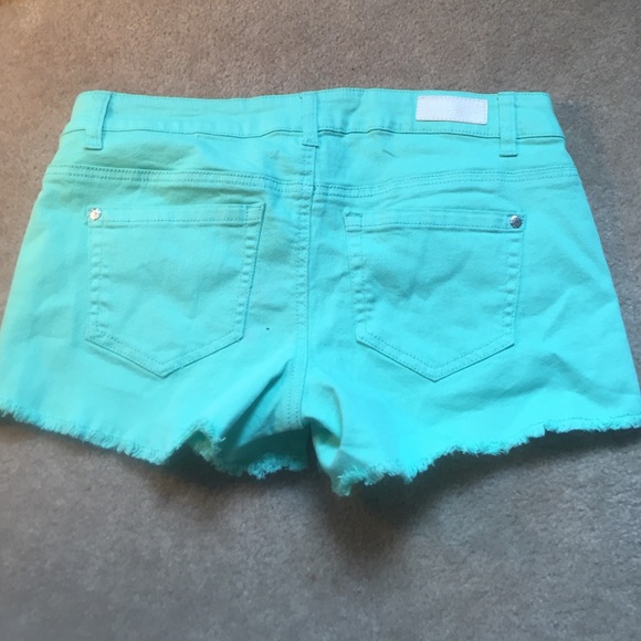 NWOT Embroidered Celebrity Pink Jeans Shorts - Picture 4 of 4