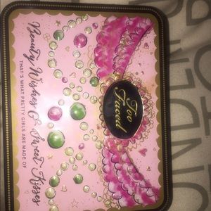 Too faced beauty wishes and sweet kisses
