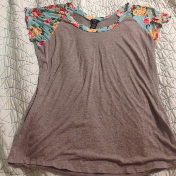 Rue 21 Gray and Floral Tee