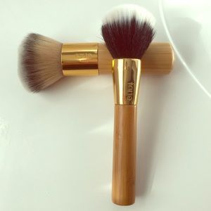 NWOT Tarte makeup brush! Only 1 brush left!