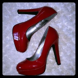 Red Patent leather Platform Pumps