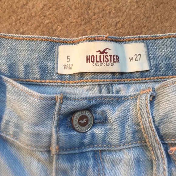 TRADED High Waisted Light Wash Hollister Shorts - Picture 2 of 3
