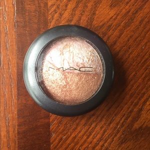 ⭐️FINAL PRICE MAC Eyeshadow in Love Connection!