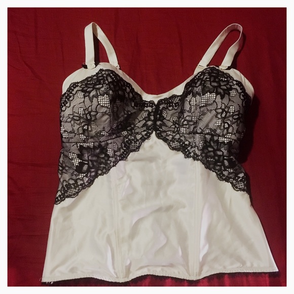 Cacique lace corset style lingerie