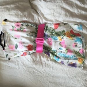 An Alice and Olivia cap sleeve mini dress w/ belt.