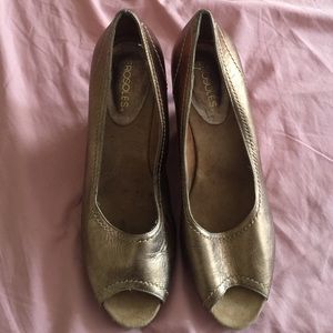 Aerosoles slip on shoe.