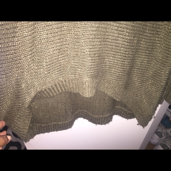Green sweater - Picture 3 of 3