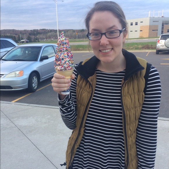 Meet your Posher, Dakota - Picture 2 of 2