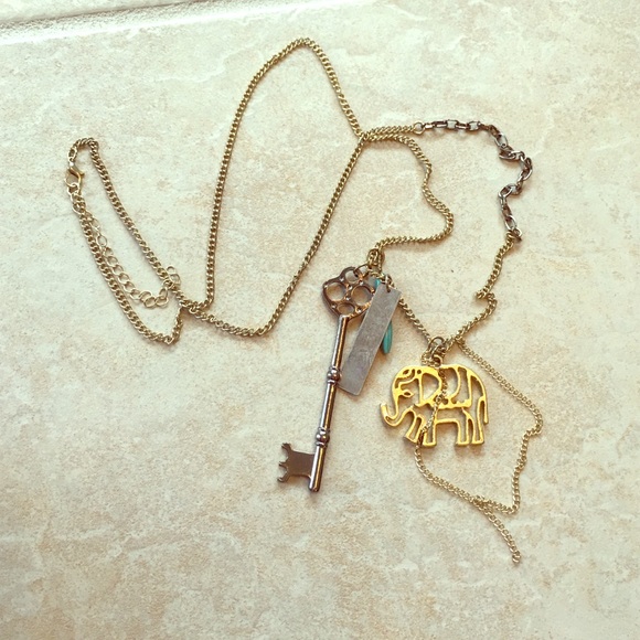 Like new trinket necklace
